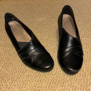 Clark’s size 6.5 black leather heels